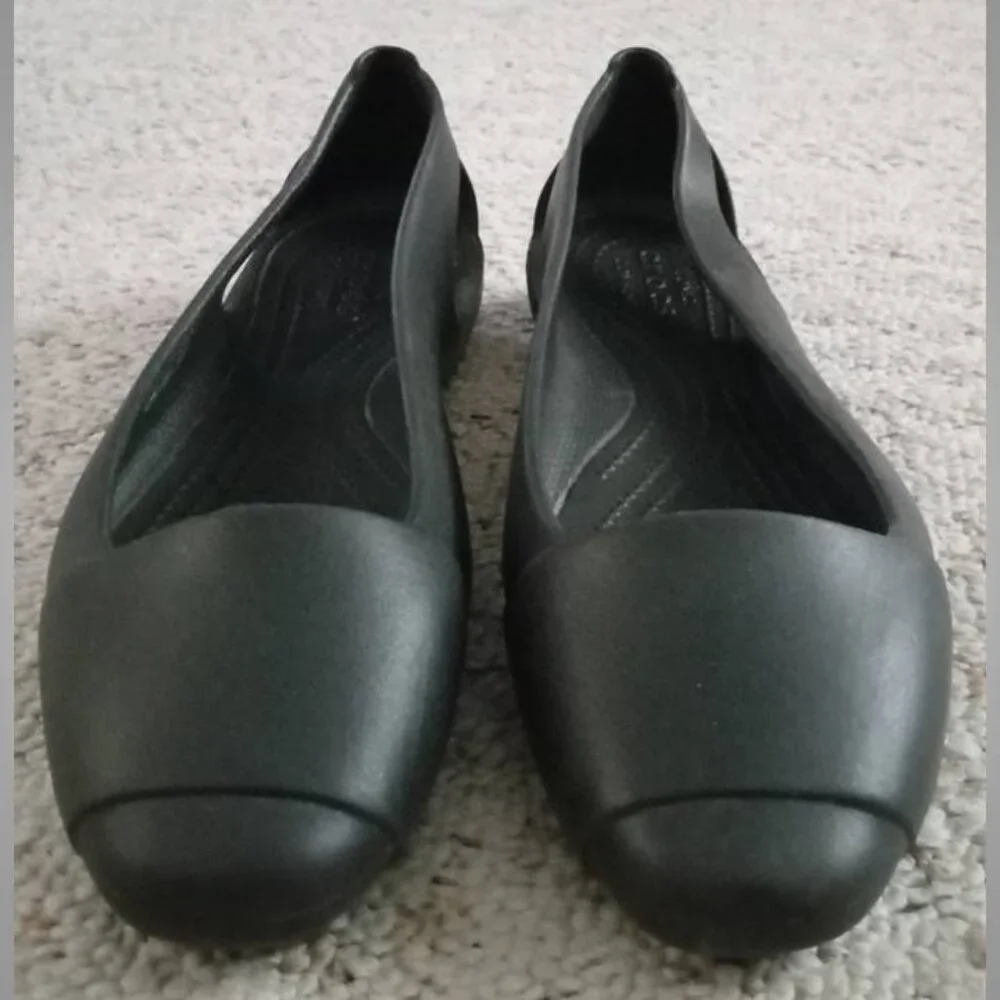 Crocs Sienna sandals flats size 9 women's black